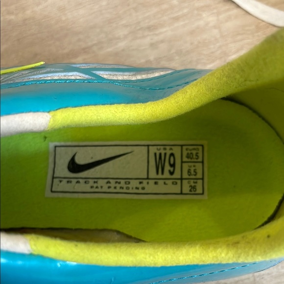 NIKE UEG Women’s Size 9 Blue White Green Athletic Shoes Cletes track Field - Picture 2 of 10
